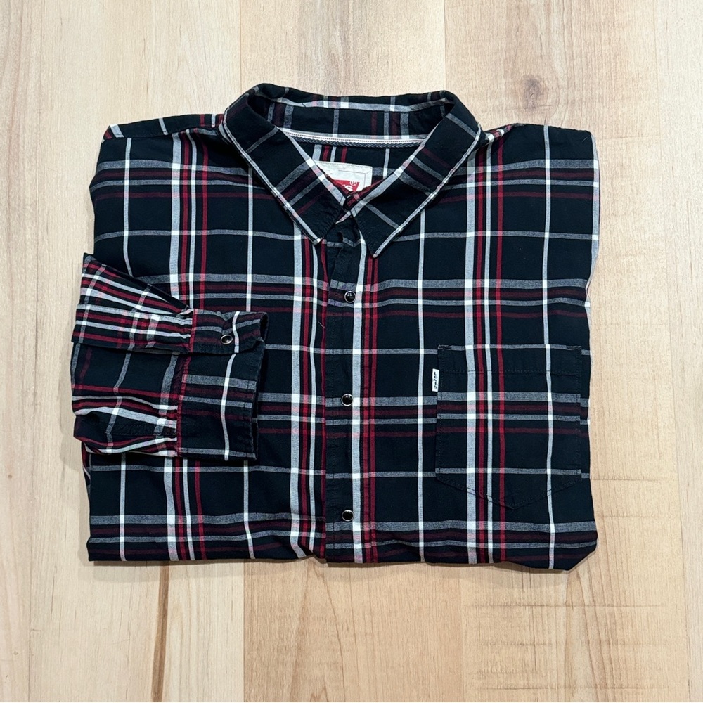 Levi’s Long Sleeve Pearl Snap Plaid Button Up Shirt Black Red White Modern Fit